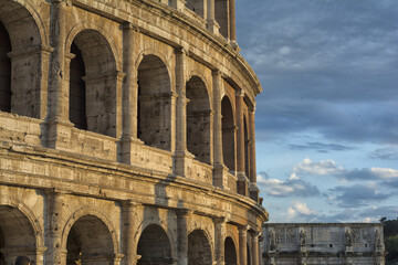 Fototapeta na wymiar Luce al tramonto sul Colosseo, Roma