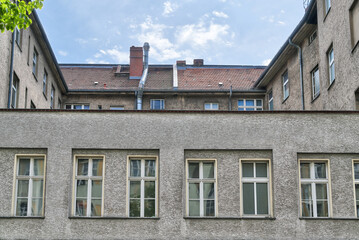 Fototapeta na wymiar sparse old house in Berlin with blue sky