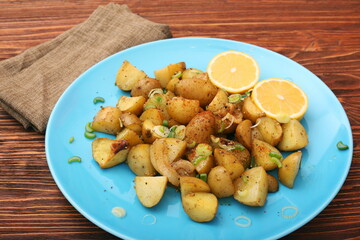 Baked potatoes with lemon