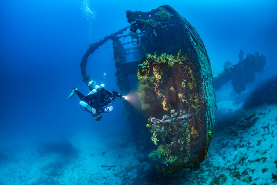 Diving on the wreck Brioni Vis Island.