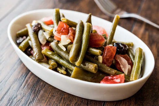 Cow Peas Salad with olive oil tomato and onions / Borulce salatasi