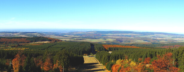 Hunsr&uuml;ck zwischen Thalfang, Haardtwald und Morbach im Herbst Panoramablick vom Erbeskopf
