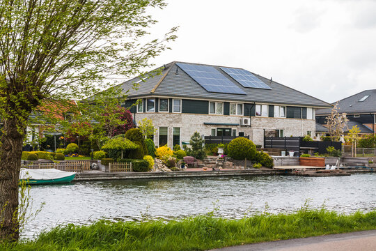 Nice house near water and garden