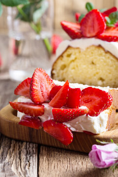 Strawberry and cream cheese summer cake