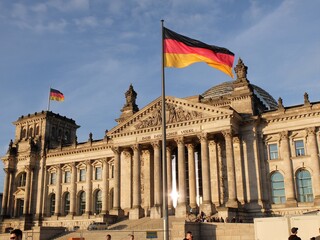 Fototapeta premium Reichstag and german flags, Berlin