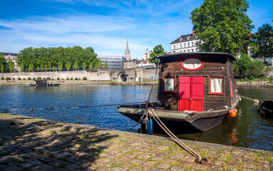 Péniche au quai de Versailles, Nantes