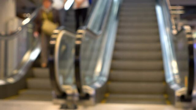escalator in airoport