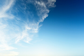 Obraz premium Fluffy cloud with vlue sky