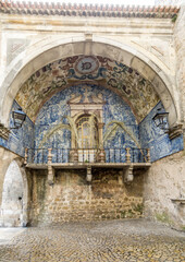 Fototapeta premium Obidos city gate with azulejo decoration - Portugal