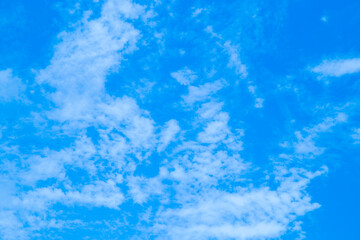 Fototapeta na wymiar Beautiful sky with white clouds floating
