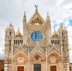 Fototapeta na wymiar Santa Maria Assunta Cathedral in Siena, Italy