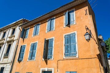 Fototapeta na wymiar Saint-Gilles du Gard, centre ancien.