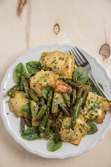 Ricotta Tortellini mit Spargel 