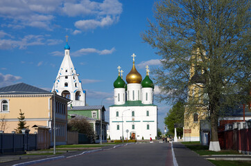 Fototapeta na wymiar KOLOMNA, RUSSIA - May, 2017: The ensemble of the buildings of the Cathedral square in Kolomna Kremlin