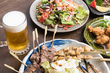 生ビールと居酒屋メニュー