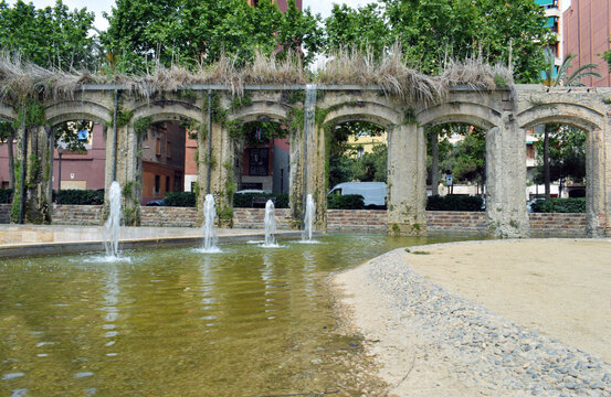 Acueductos antiguo en parque p&uacute;blico
