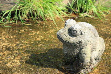 石造りのカエル