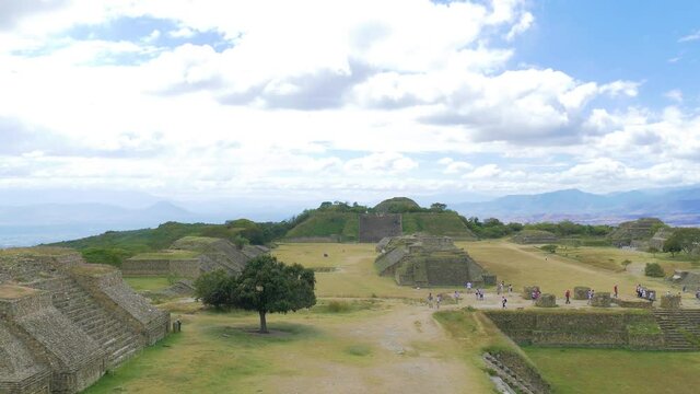 モンテ・アルバン古代遺跡