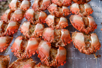 Deep fried carapace crab with pork