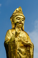 Obraz premium Standing Budda at the Mi Tuo Shi Buddhist Temple in Liaoyuan, North China.