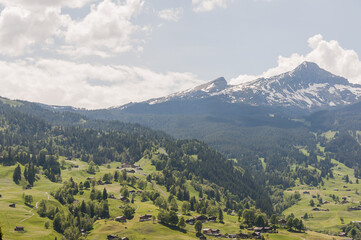 Obraz premium Grindelwald, Dorf, Kleine Scheidegg, Lauberhorn, Männlichen, Eiger, Eigernordwand, Berner Oberland, Alpen, Schweizer Berge, Frühling, Sommer, Schweiz