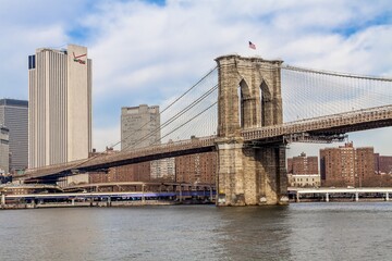 Naklejka premium USA, New York City, Lower Manhattan & Brooklyn Bridge