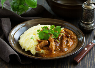 Meat sauce goulash with mashed potatoes.