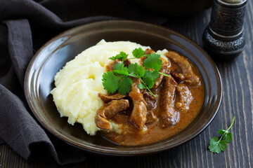 Meat sauce goulash with mashed potatoes.