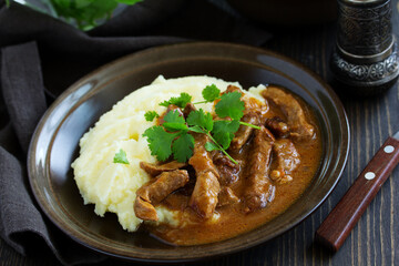 Meat sauce goulash with mashed potatoes.