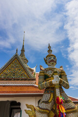 Fototapeta premium ワット・アルン 暁の塔 チャオプラヤー川