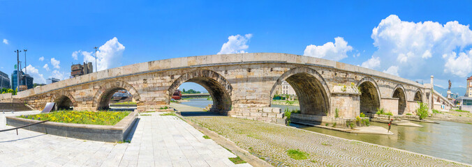 Panoramic view of of a famous Stone bridge in Skopje, Macedonia - obrazy, fototapety, plakaty