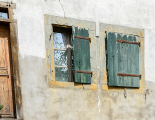 Obraz na płótnie Canvas Alte Hausfasade mit Fenster