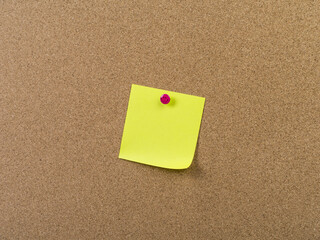 Sticky note on cork board