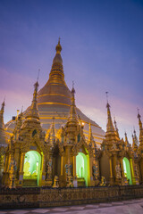 Naklejka premium Yangon, Myanmar (Burma). Shwedagon pagoda at sunrise.