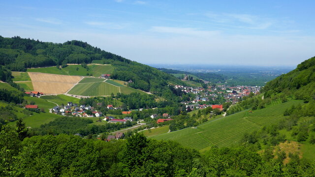 Blick vom M&uuml;hlenweg in Ottenh&ouml;fen ins Rheintal