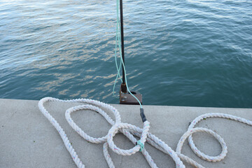 Fototapeta premium rope and water copyright 2017darrelljbanks