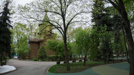 Kirche in Park bei Moskau