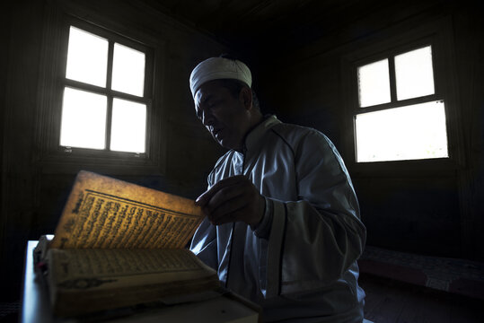 A Man reading al-Quran