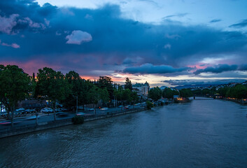 Obraz premium A delightful sunset in the capital of Georgia - Tbilisi. Selective focus.