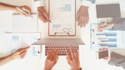 good teamwork meeting in office 