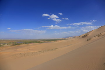 Fototapeta na wymiar sand dune desert at Mongolia