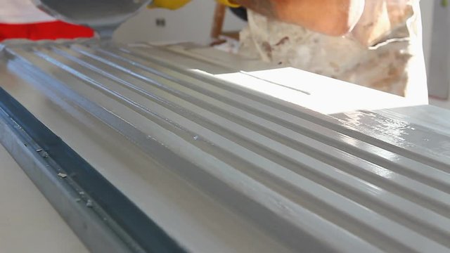Molding profile
Craftsmen made plaster moldings on the traditional method
