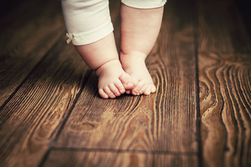 Baby feet doing the first steps. Baby's first steps. Baby feet .