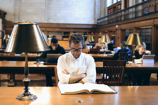 Books on the table in the reading room in the library