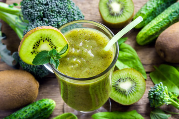 Green vegetable smoothie