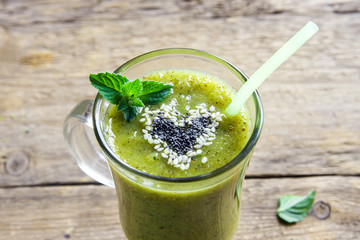 Green vegetable smoothie