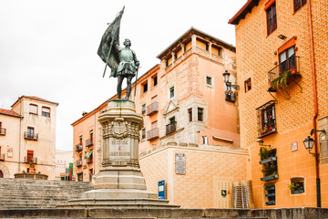 Obraz premium SEGOVIA, SPAIN - OCTOBER 14,2012 : Juan Bravo statue in Segovia, Spain