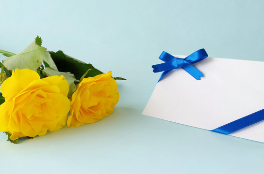 黄色のバラとメッセージカード