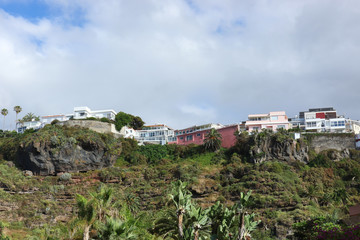 Śliczne, kolorowe domy na Tenerife © Anna