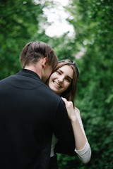 Obraz premium couple higging in the park